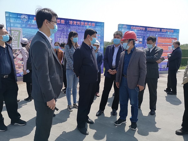江南官方网站_江南jiangnan（中国）
副总经理闫龙广与史占勇副市长就工程创优详细交谈.jpg