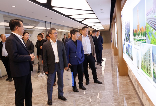 首期河南省民营企业素质提升工程研修班企业家一行参观江南官方网站_江南jiangnan（中国）
总部.jpg