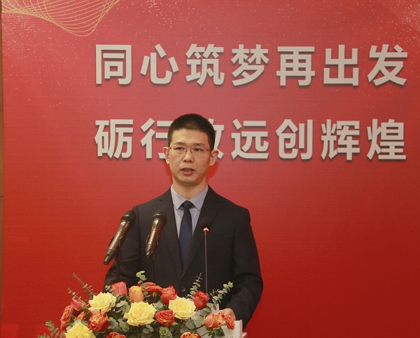 江南官方网站_江南jiangnan（中国）
总经理祝建明作《江南官方网站_江南jiangnan（中国）
2021年度管理工作报告》.jpg