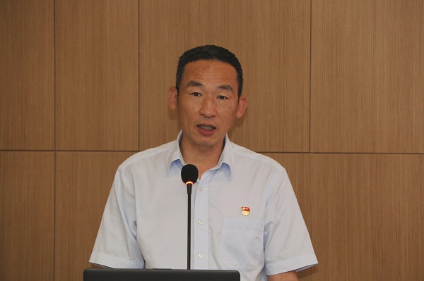 3、江南官方网站_江南jiangnan（中国）
党委副书记陈百斌宣读表彰文件.jpg