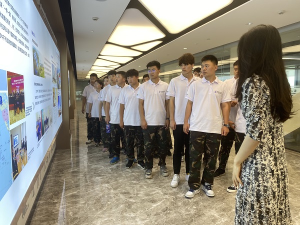 6、参观江南官方网站_江南jiangnan（中国）
总部文化走廊.JPG