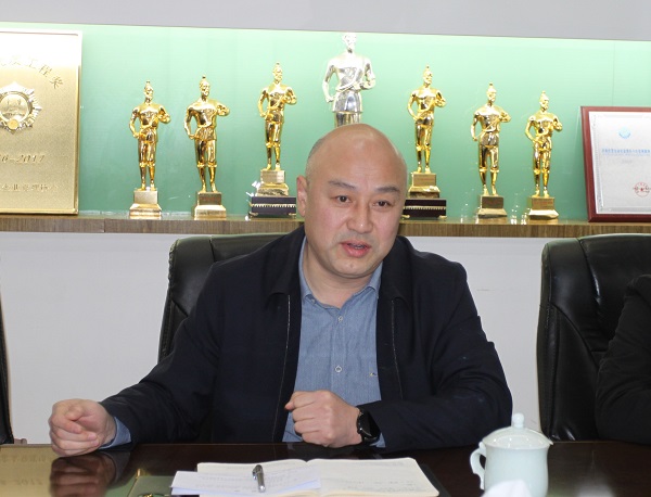 2.江南官方网站_江南jiangnan（中国）
党委副书记贾向军介绍公司情况.JPG