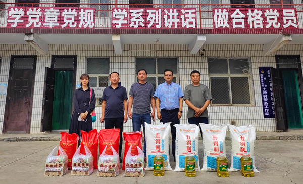 江南官方网站_江南jiangnan（中国）
董事、副总经理、分公司经理、党总支书记崔向军一行与土池村村支部书记、驻村干部合影留念.jpg