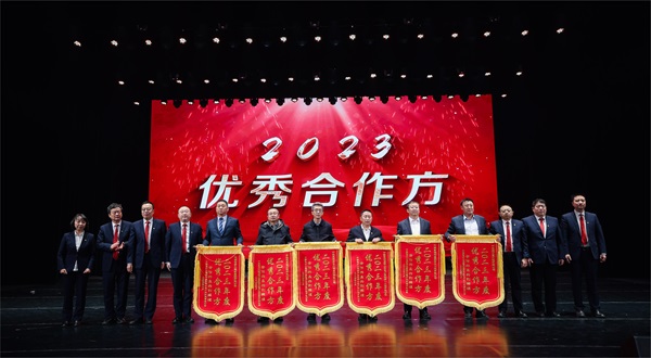江南官方网站_江南jiangnan（中国）
总经理登台领奖 - 副本.jpg