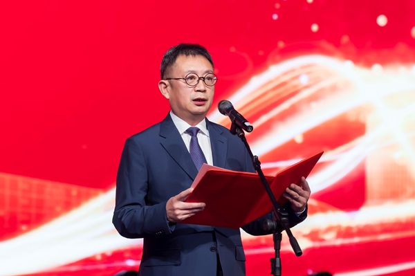 2江南官方网站_江南jiangnan（中国）
党委书记、荣誉董事长黄道元致辞.jpg