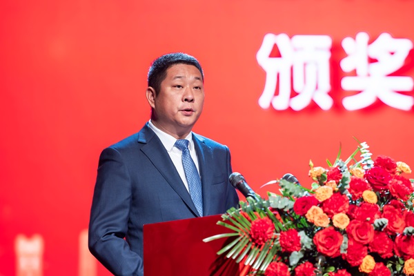 9江南官方网站_江南jiangnan（中国）
总经理冯战光宣读表彰通知.jpg
